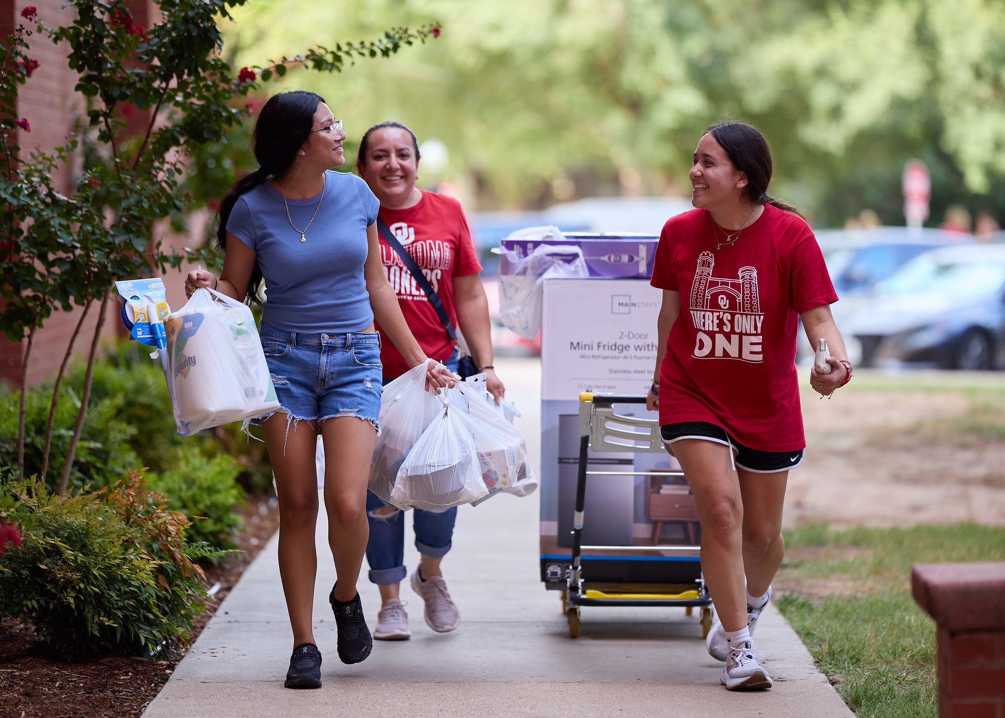 OU students moving in 