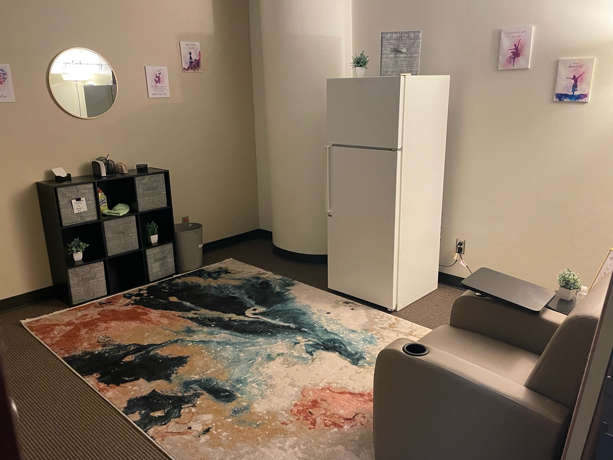 The SEC Private office, the amenities shown include storage, mirror, cushioned chairs and a fridge.