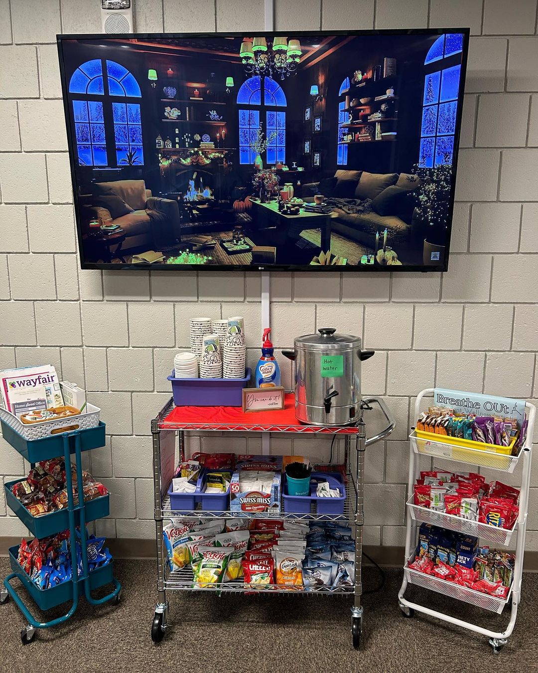 Catlett Cafe setup near Catlett study lounge with snacks, hot chocolate, and tea.