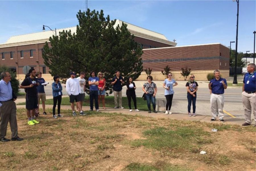 O U students and faculty with City of Moore staff.