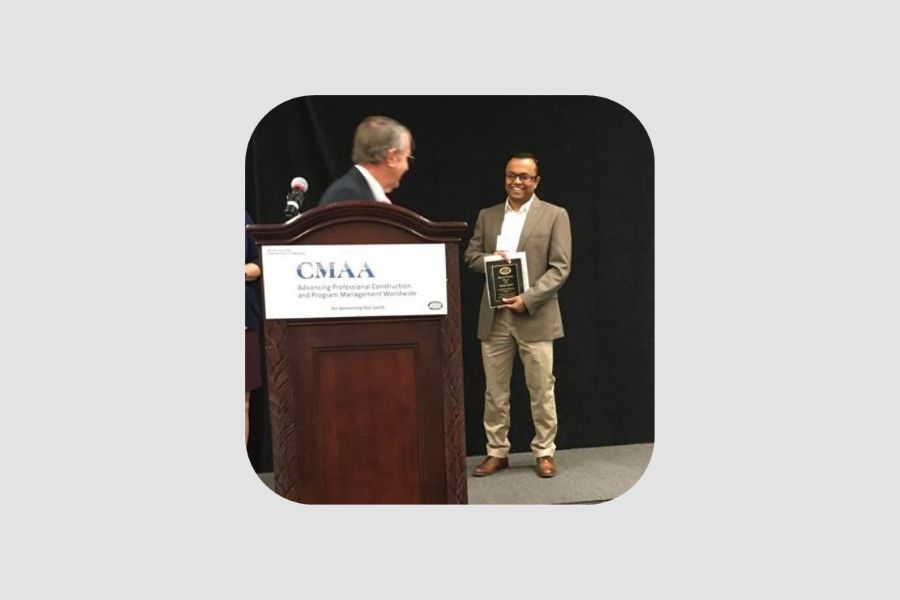 Somik Ghosh accepting his award.