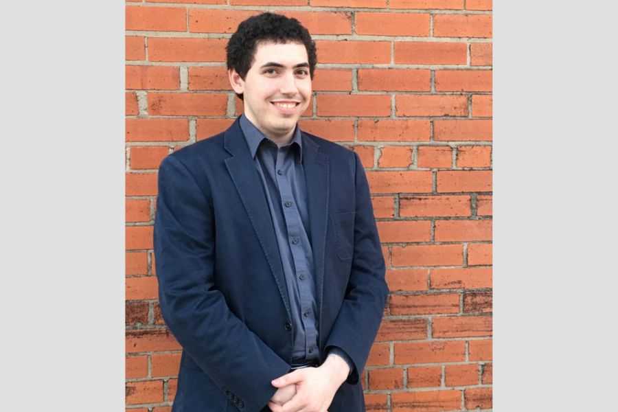 Headshot of Donovan Linsey.