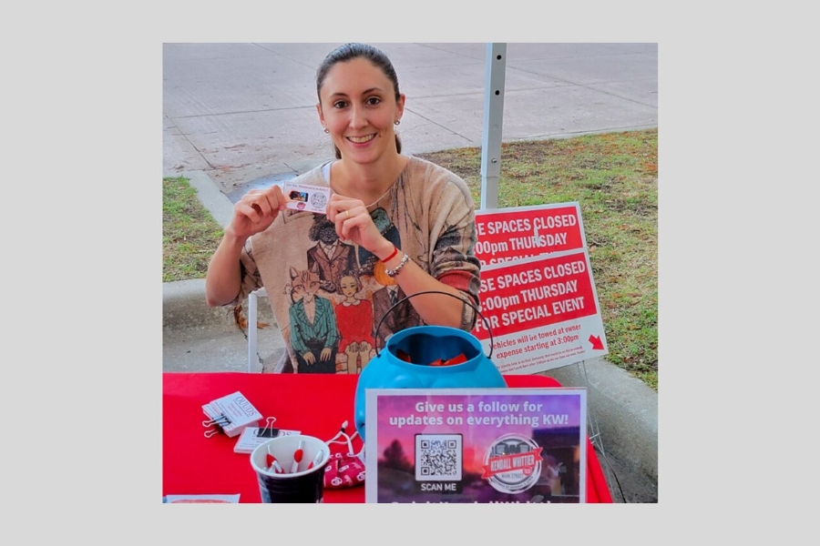 Camila Coronado promoting her Photovoice research activity.