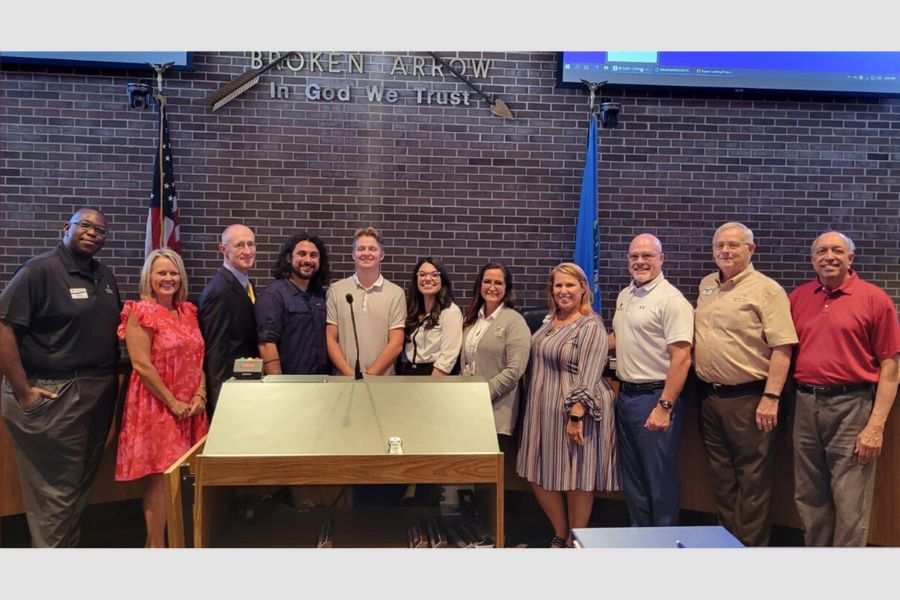 Shawn Schaefer and Urban Design students with City of Broken Arrow stakeholders.