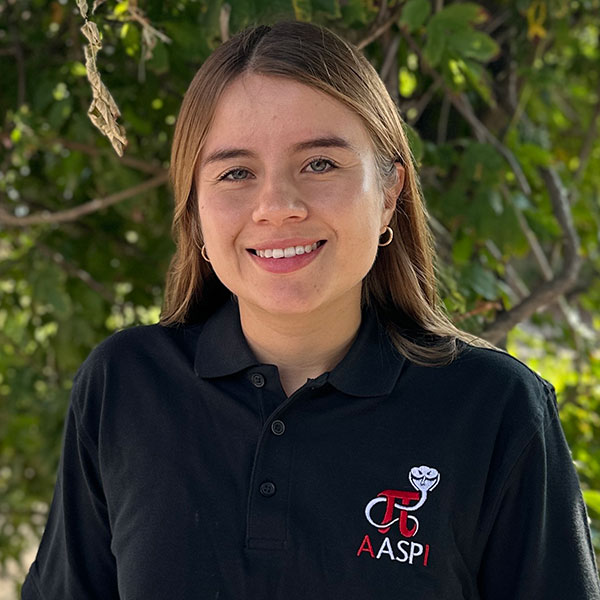 Headshot of Valentina.