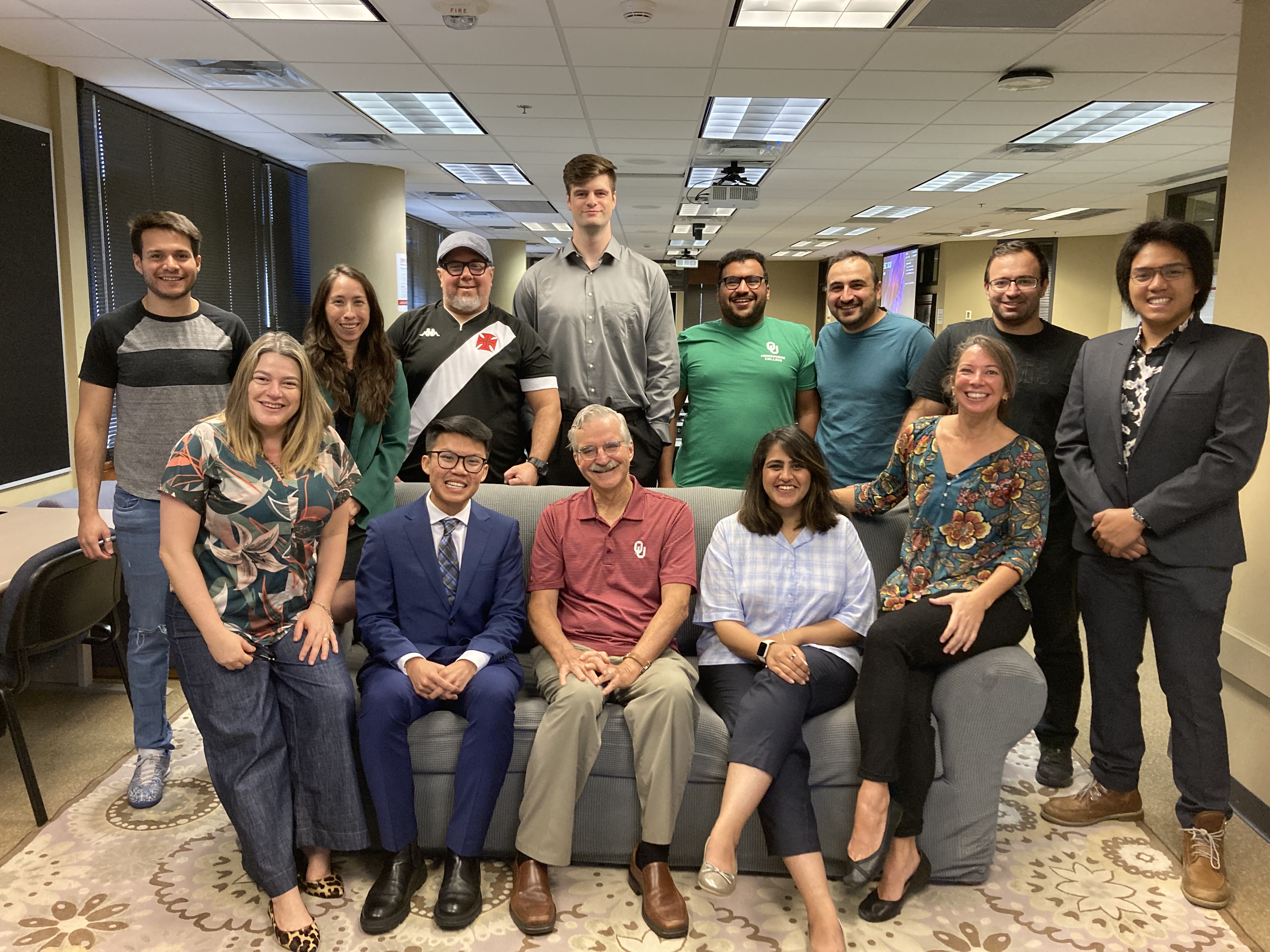 The full student group sitting and standing in the computer lab.