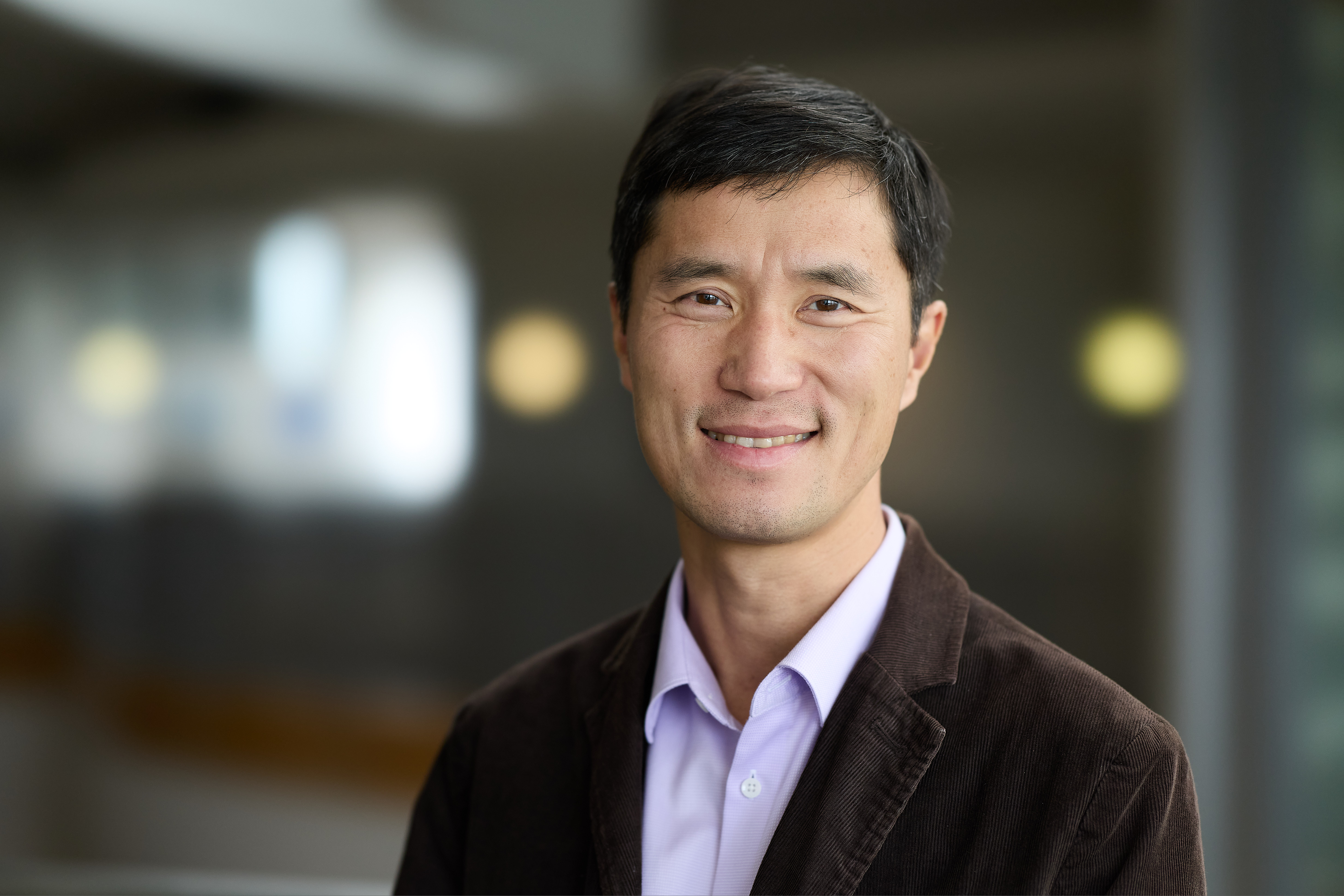 A headshot of Feng Xu.