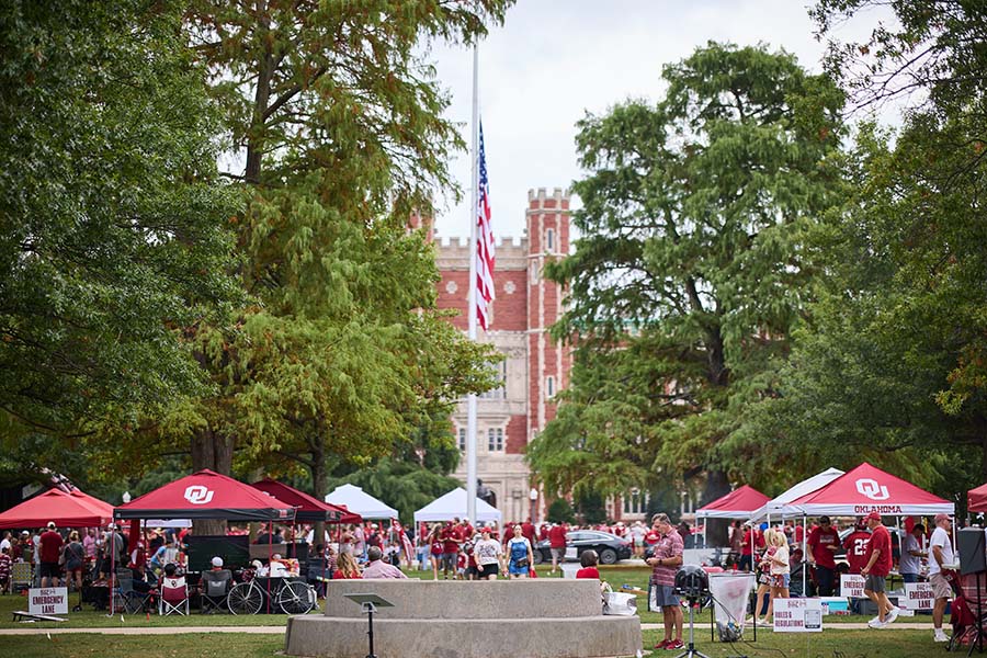 Image of people tailgating on the North Oval.