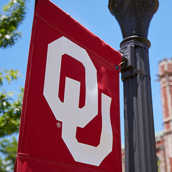 O U flag on a lamppost.