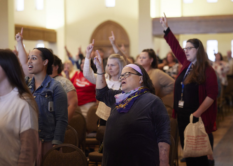 Staff singing the OU chant.