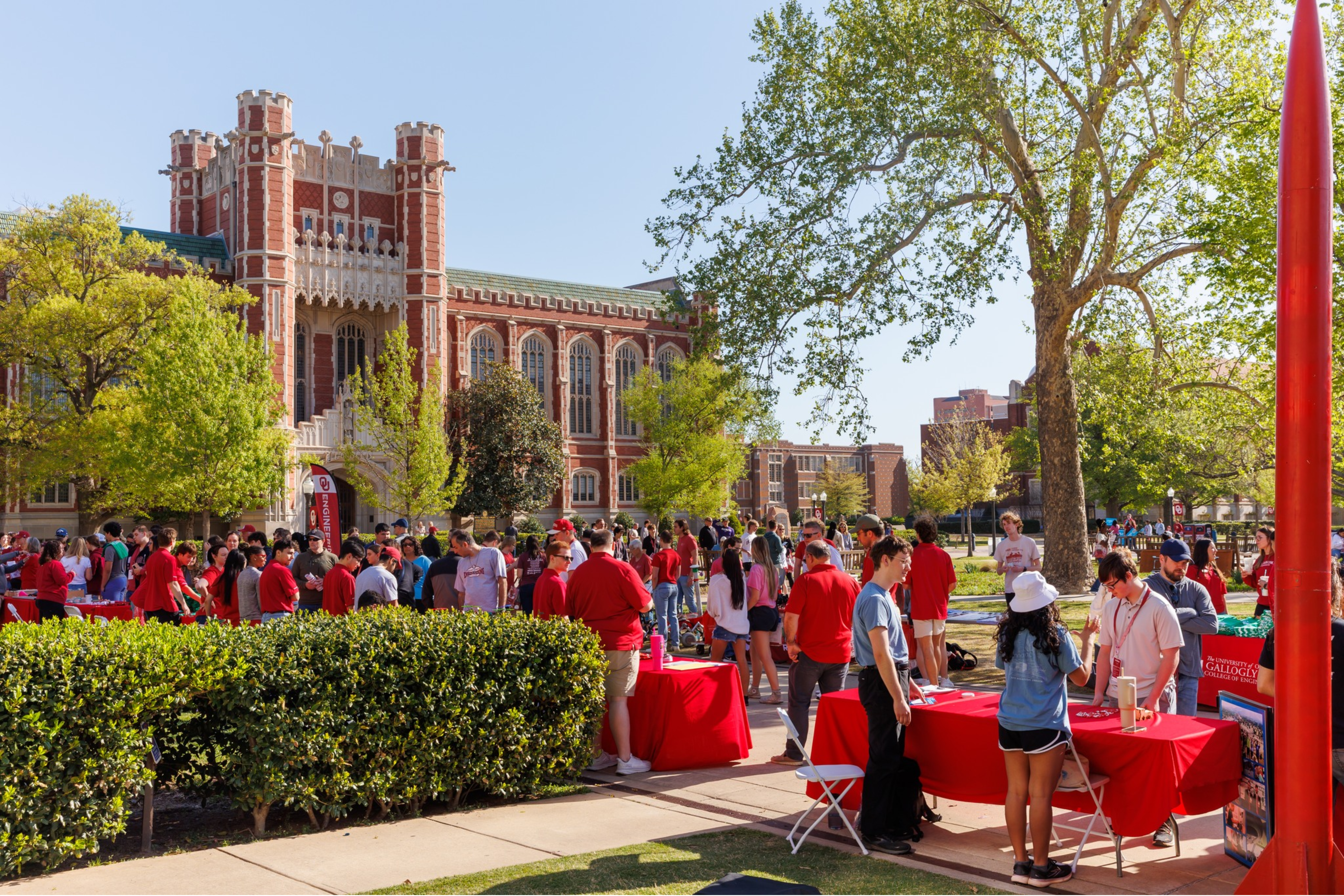 Campus visitors in front of the library on Sooner Saturday